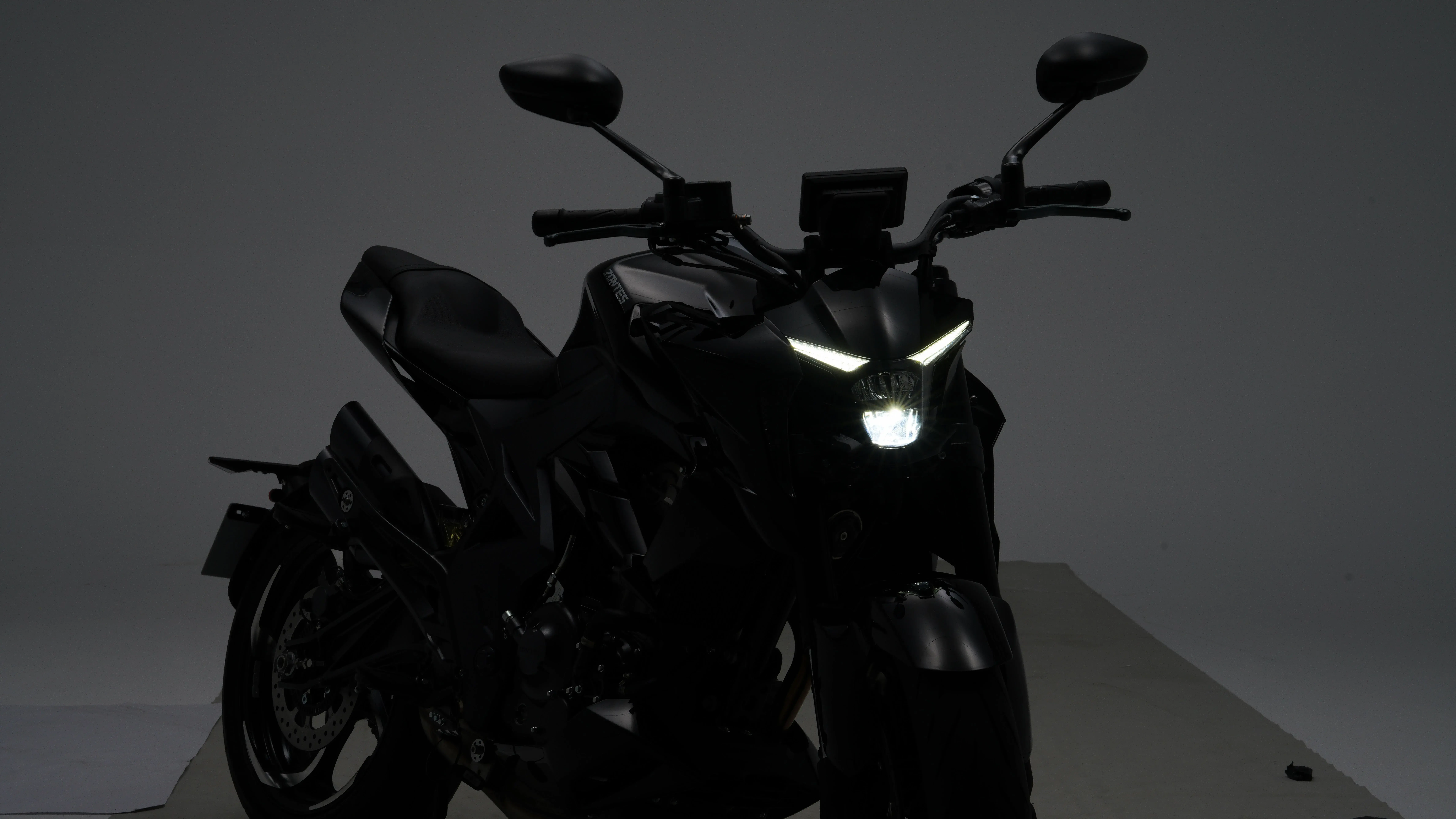 Zontes - Hypernaked 350R - Iluminación full led